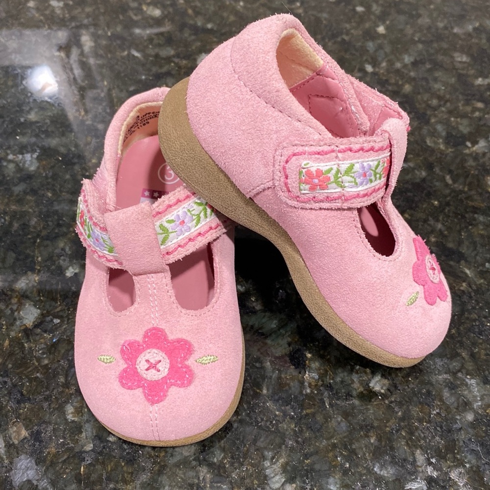 Baby girl pink flower shoes